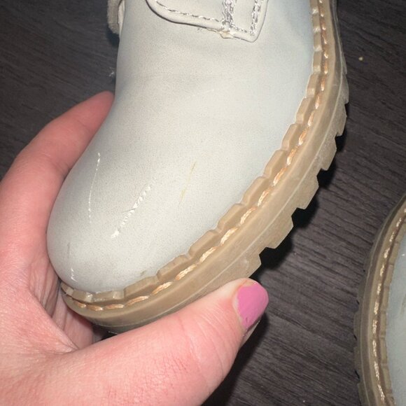 Justfab 6.5 Off-White winter booters (dings from closet, reduced price) - Picture 4 of 6